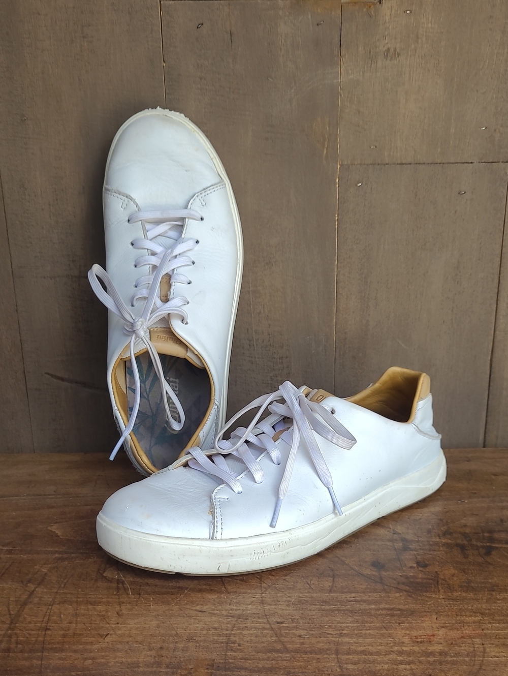 OluKai LAE' AHIL 'ILI Shoes men's sz 9.5 White Leather Drop Down Heel Sneakers
